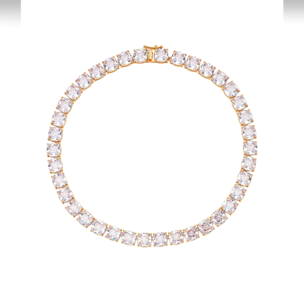 Light purplw stone necklace